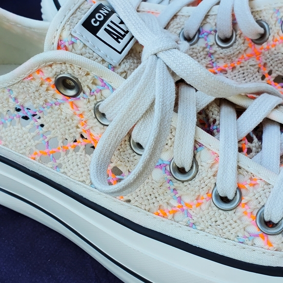 Converse Women's Chuck Taylor "Boho Crochet" - Picture 9 of 9